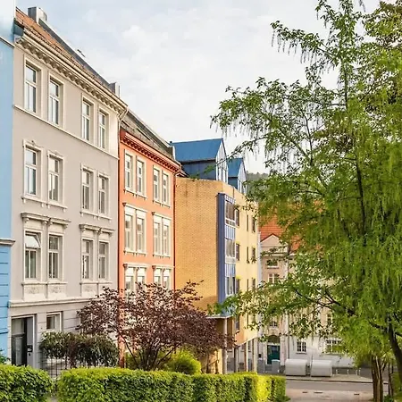 Dinbnb I Characteristic Townhouse With Bathtub Apartment Bergen