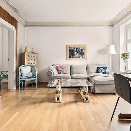 Apartment Dinbnb I Characteristic Townhouse With Bathtub Bergen