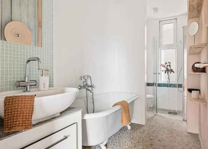 아파트 Dinbnb I Characteristic Townhouse With Bathtub *