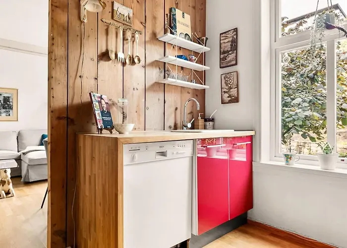 Apartment Dinbnb I Characteristic Townhouse With Bathtub Bergen